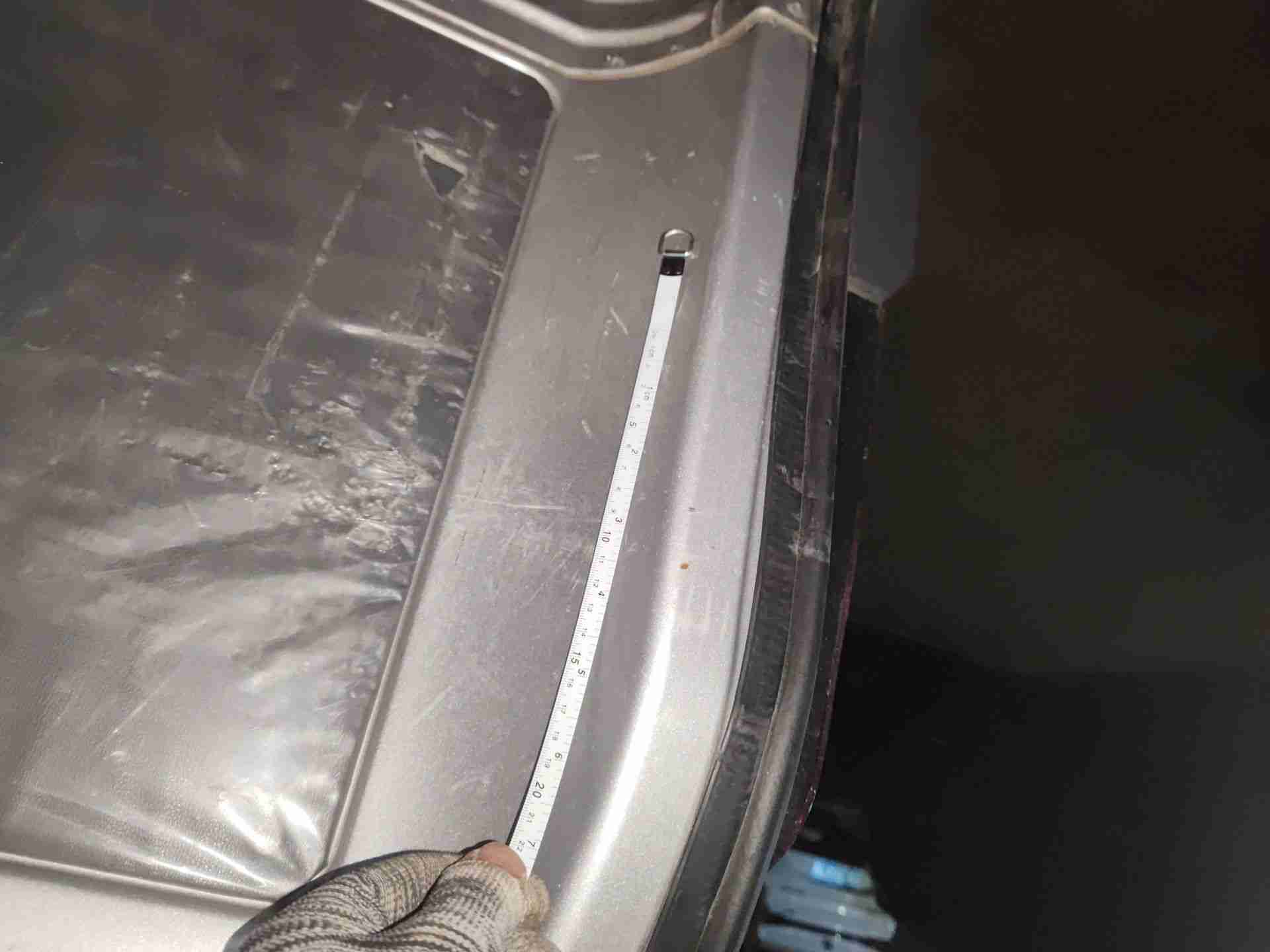 左D柱内饰板划痕实拍