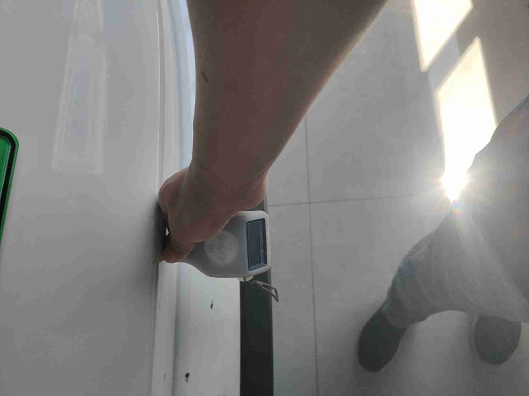 后备箱盖钣金修复痕迹实拍