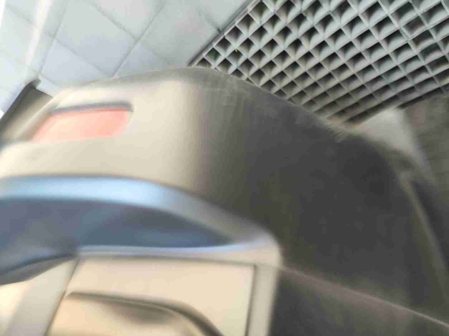 后保险杠拆卸痕迹实拍