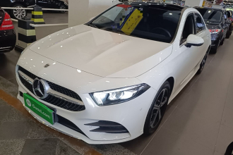奔驰A级 2022款 改款三 A 200 L 运动轿车时尚型