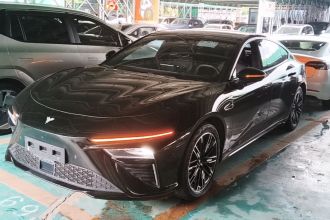 哪吒汽车 哪吒S 2022款 增程版 1160km 后驱小版