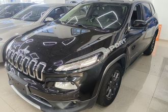 Jeep 自由光 2020款 2.0L 两驱经典运动版