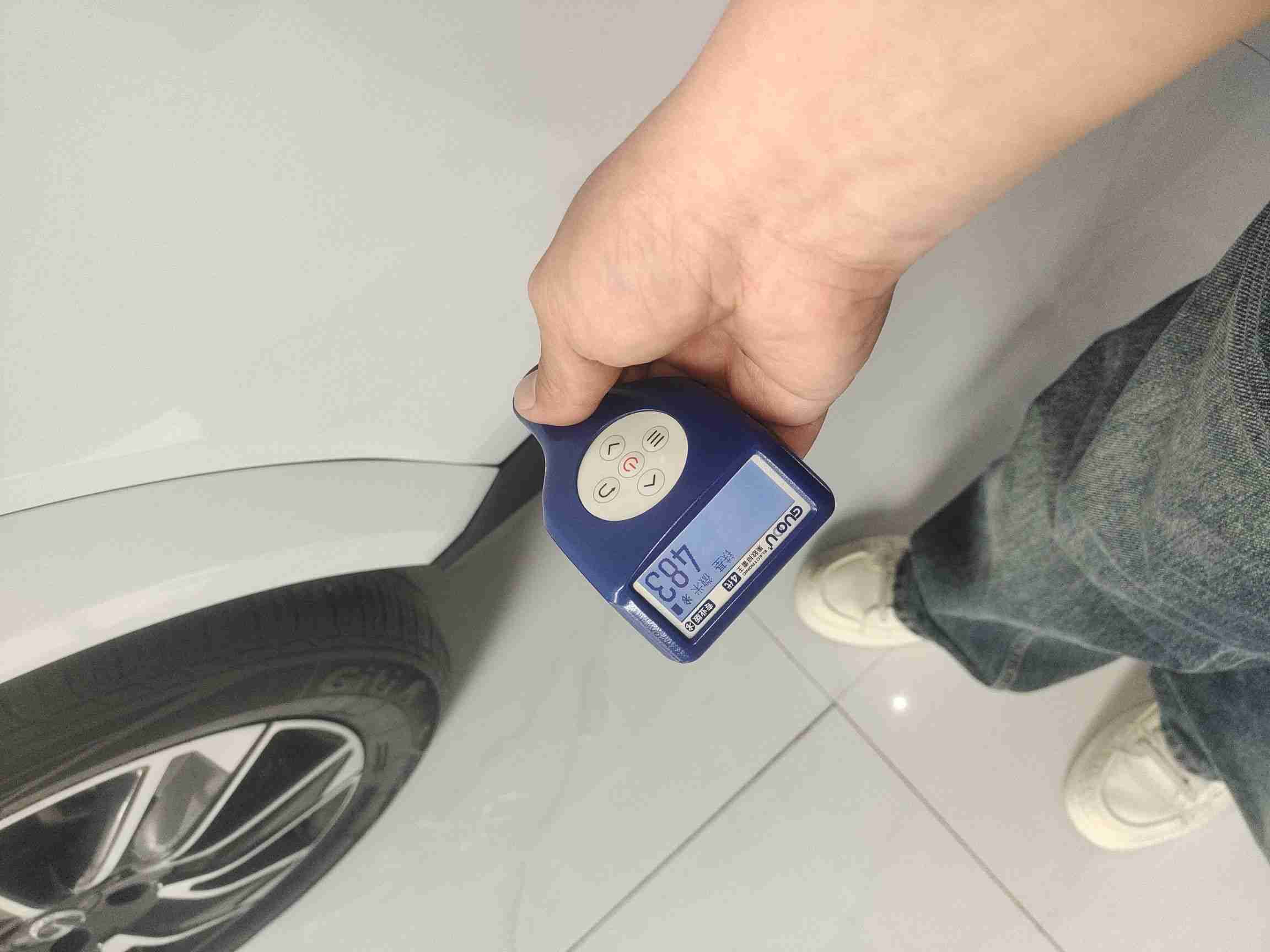 右后门漆面钣金修复痕迹实拍