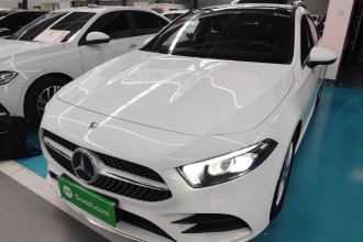 奔驰A级 2022款 改款 A 200 L 运动轿车时尚型