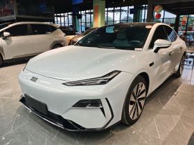 吉利银河 银河E8 2024款 665km 后驱星舰 远航版