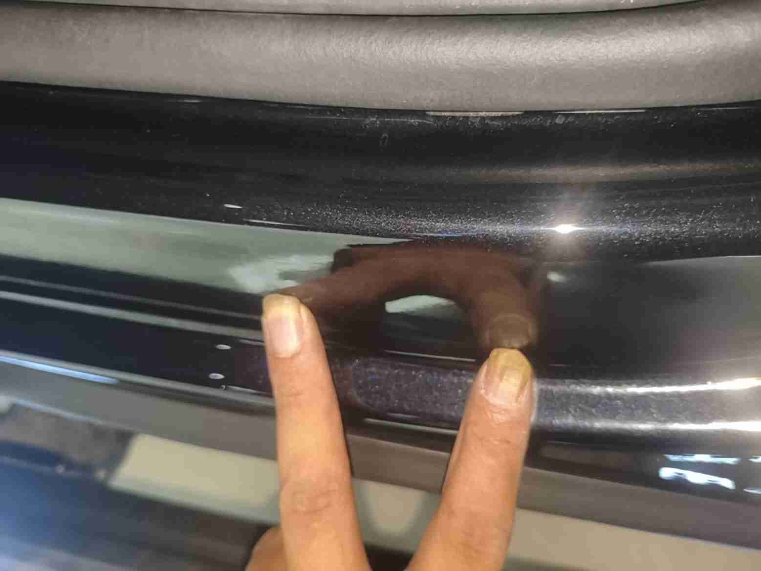 左侧门槛梁微小变形部位实拍