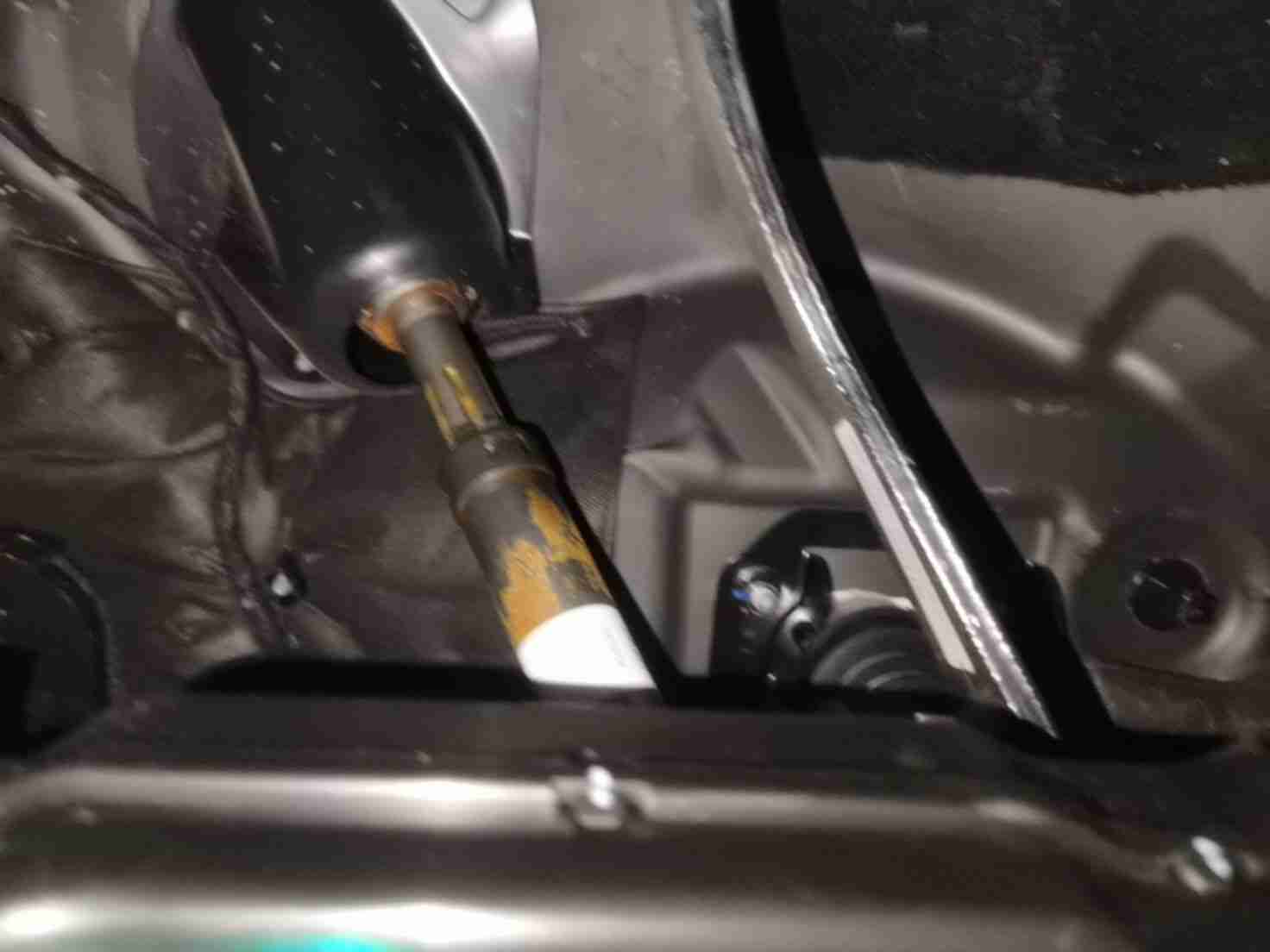 转向柱轻微浮锈情况实拍