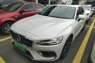 沃尔沃S60 2021款 T4 智逸豪华版