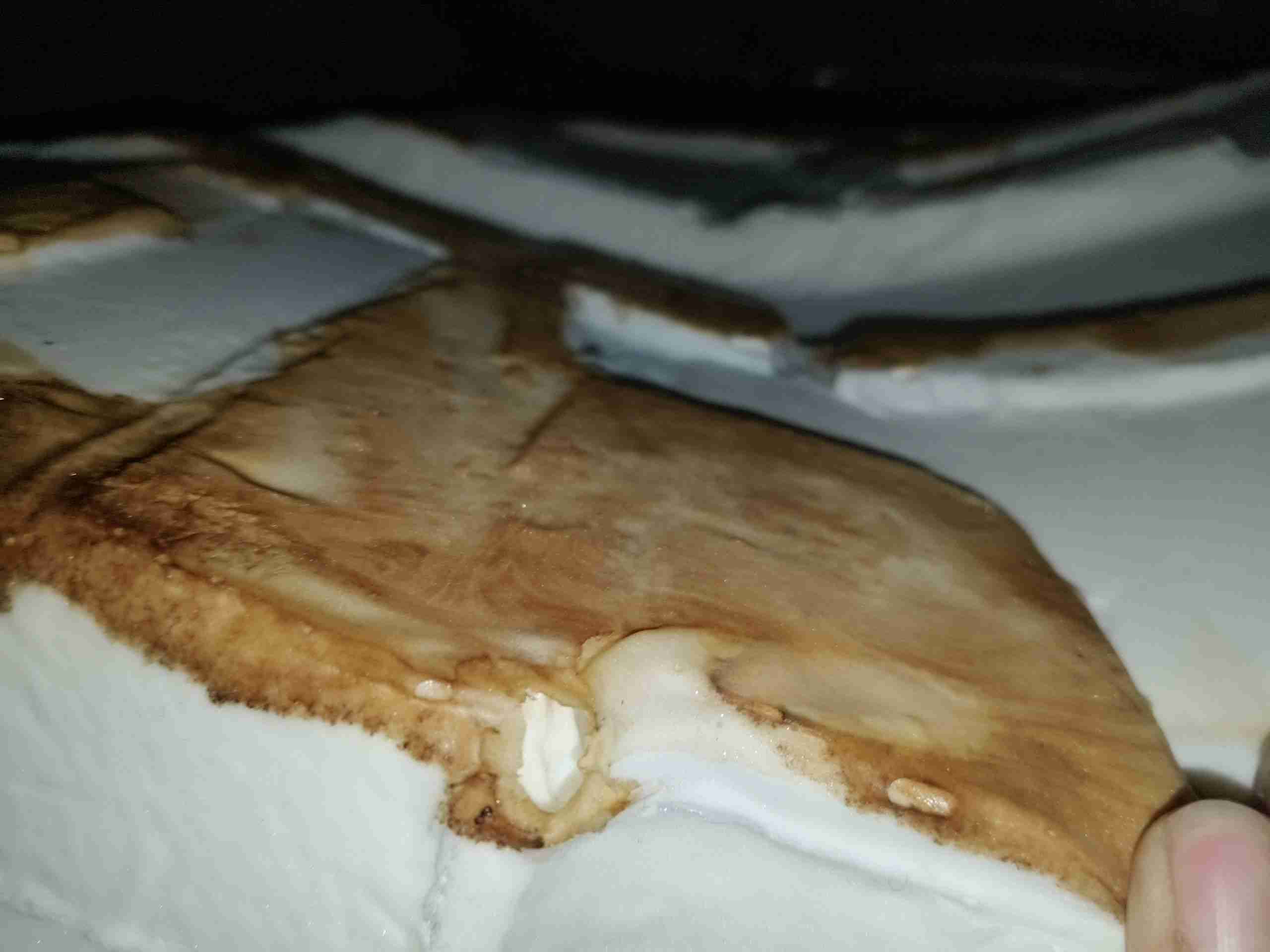 右前地毯局部水渍实拍