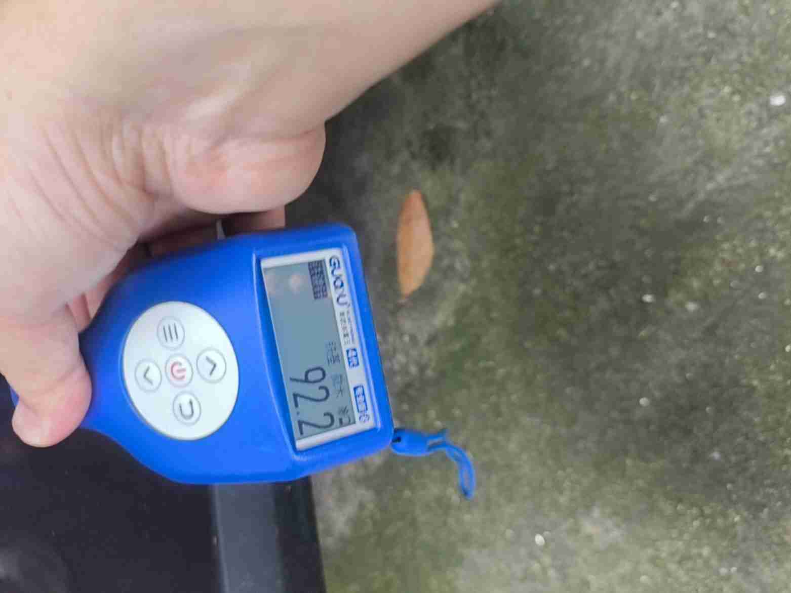 右侧后门漆面喷漆修复痕迹实拍
