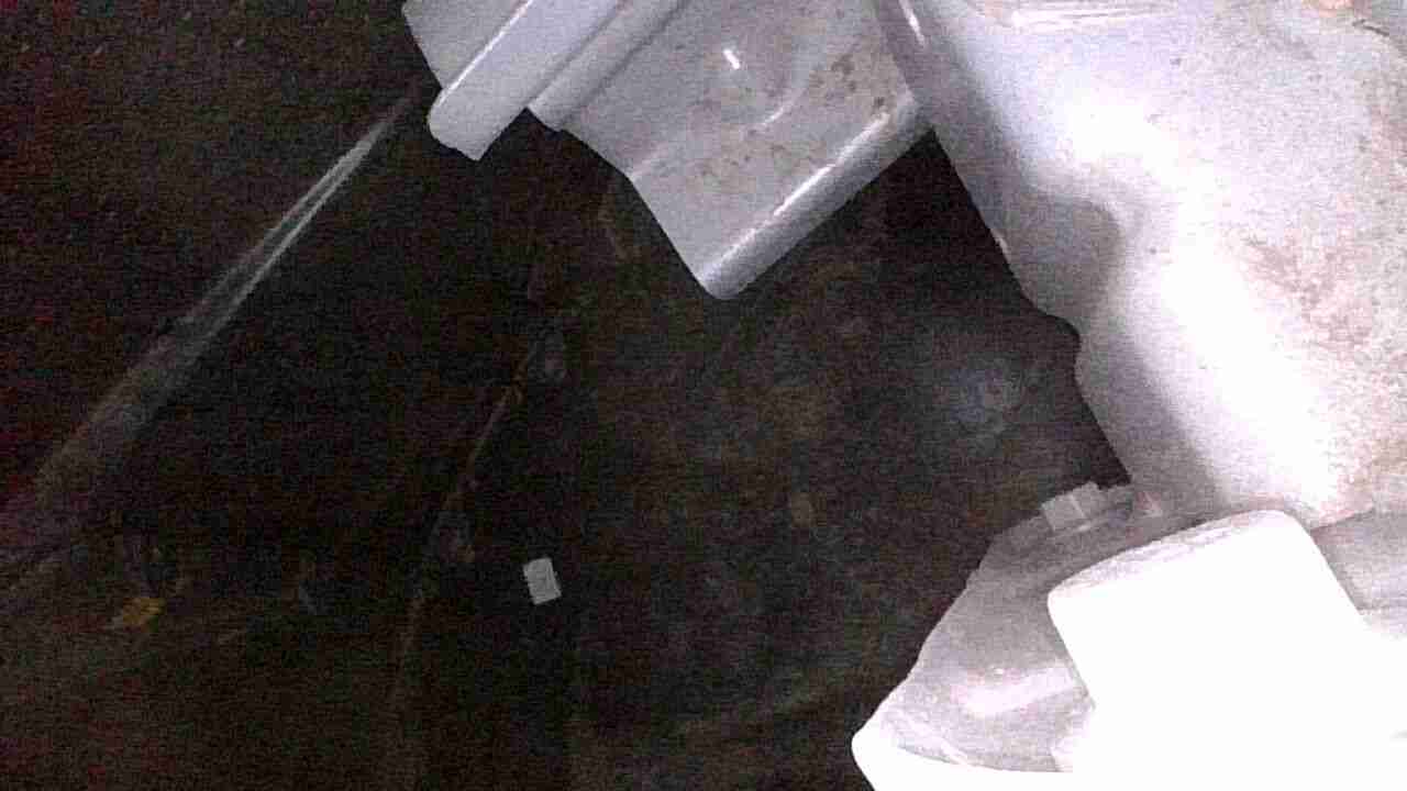前防撞梁更换维修痕迹实拍