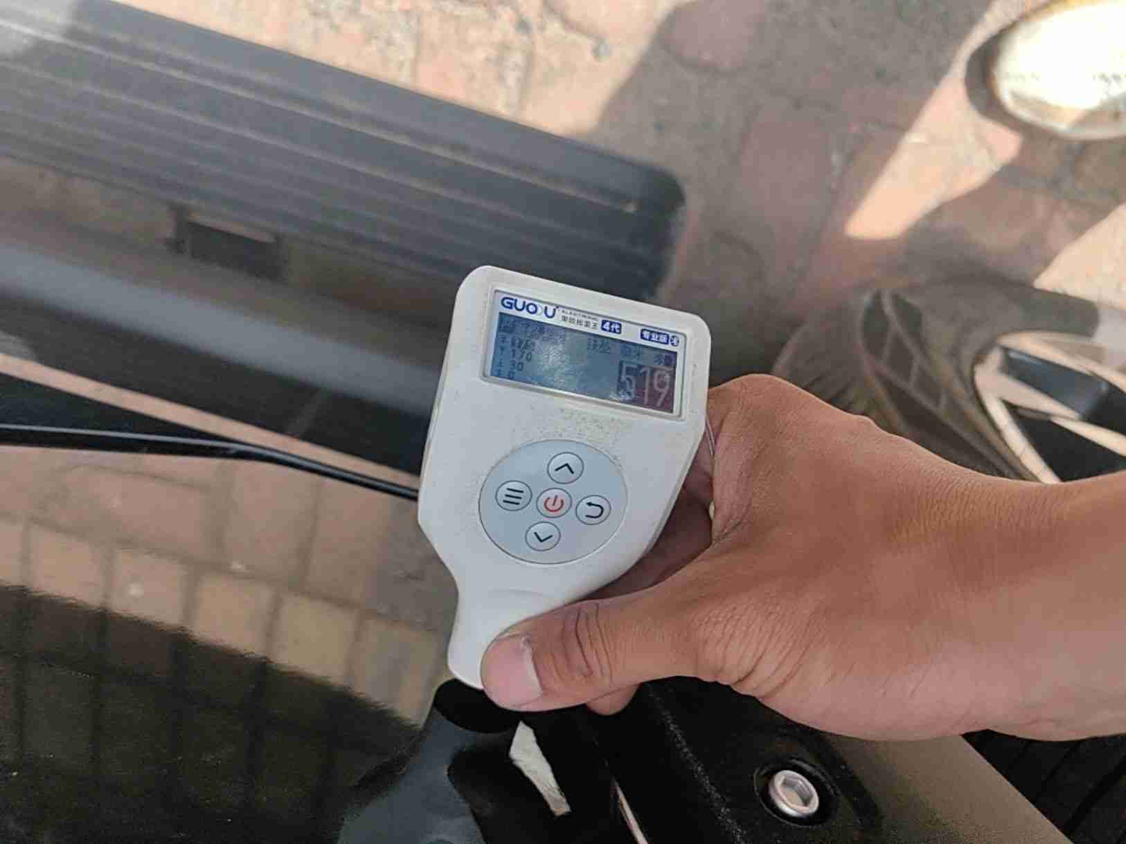 右侧后门钣金修复痕迹实拍