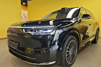 鸿蒙智行 问界M8 2025款 增程 Ultra版 53.4kWh 6座版 (192线激光雷达）