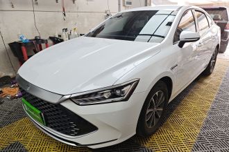 比亚迪 秦PLUS 2024款 荣耀版 DM-i 55KM领先型