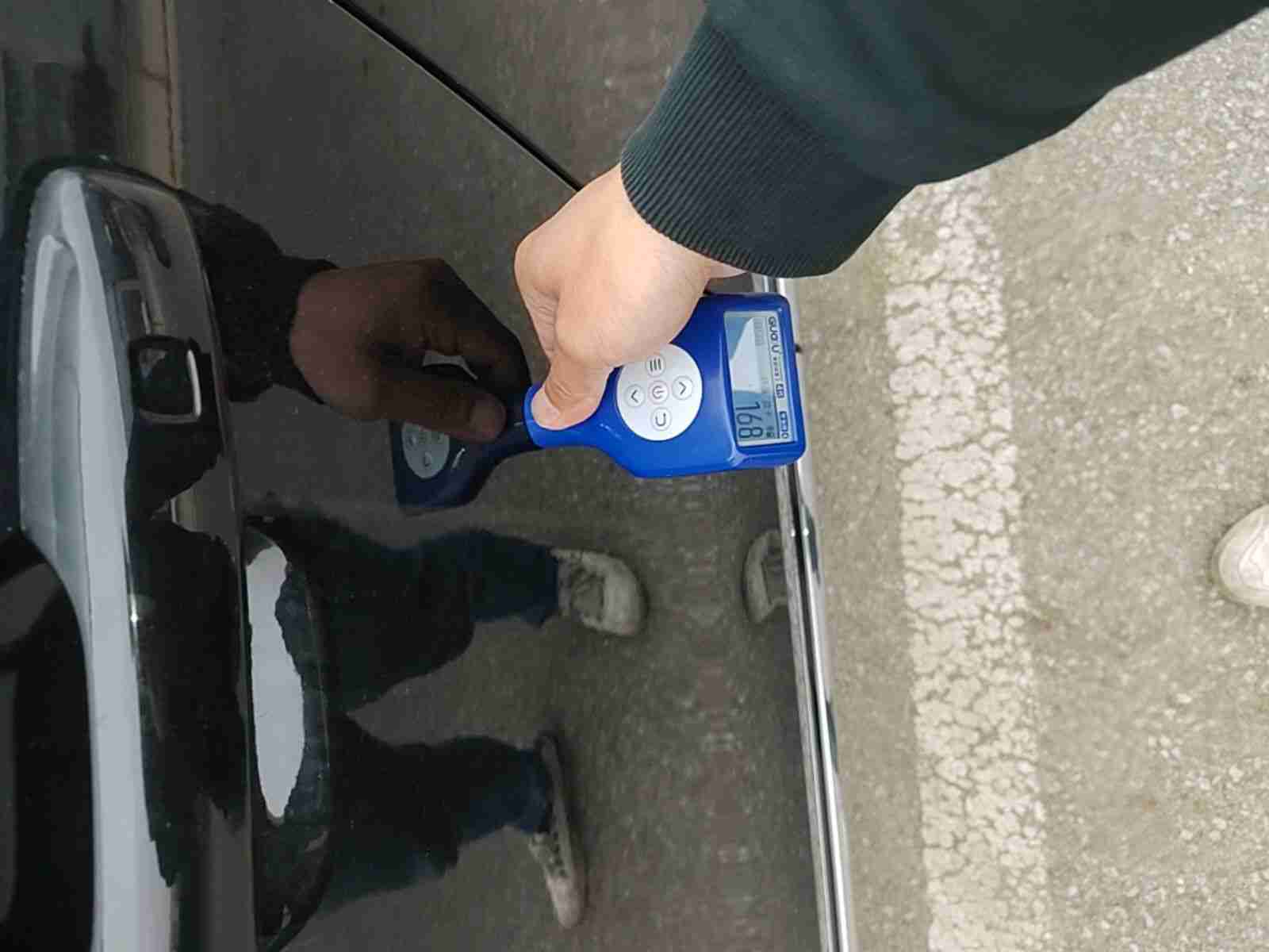 左侧前门漆面修复痕迹实拍